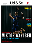 Badmintonspilleren Viktor Axelsen hopper op i luften for at smashe til fjerbolden. Læs Ud & Se november 2018.